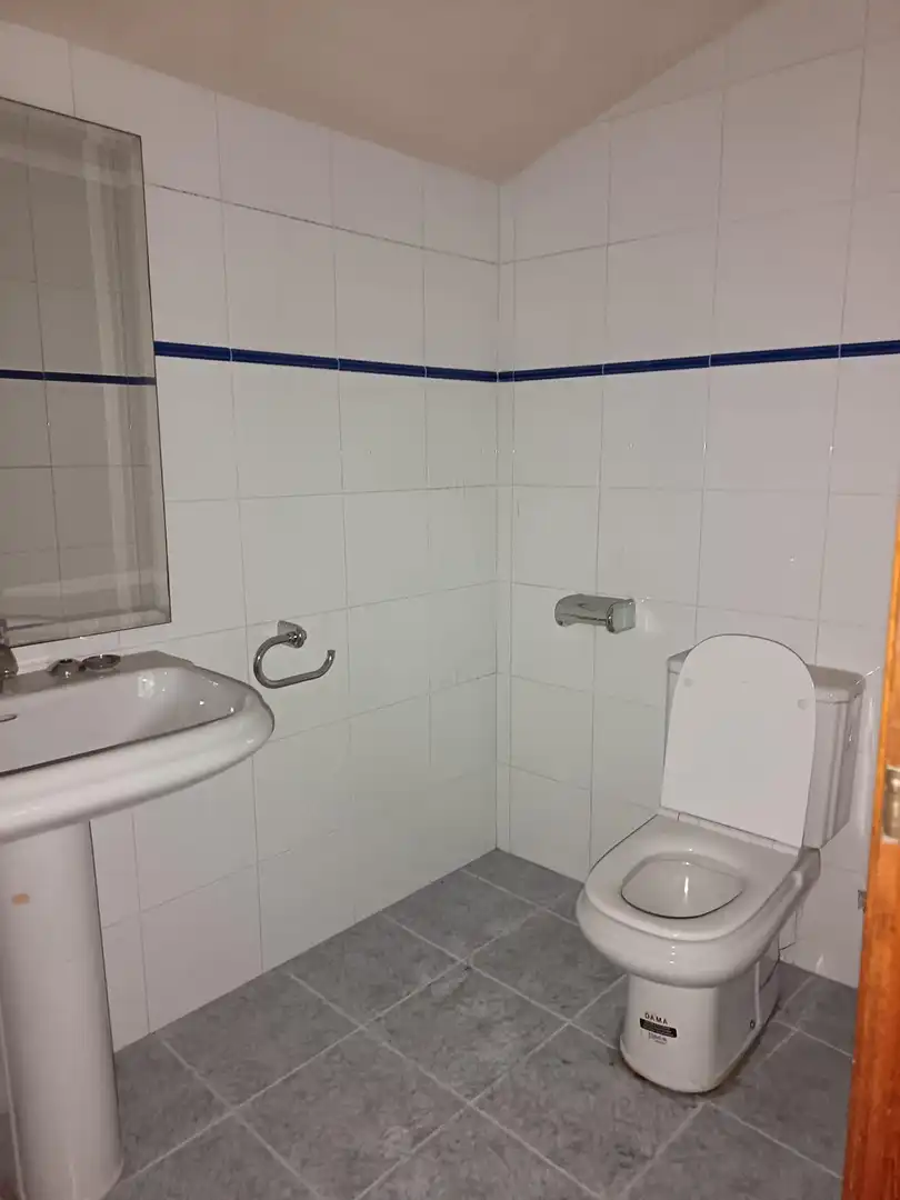 Bany de Casa o xalet en venda en Íscar amb Jardí privat, Terrassa i Traster
