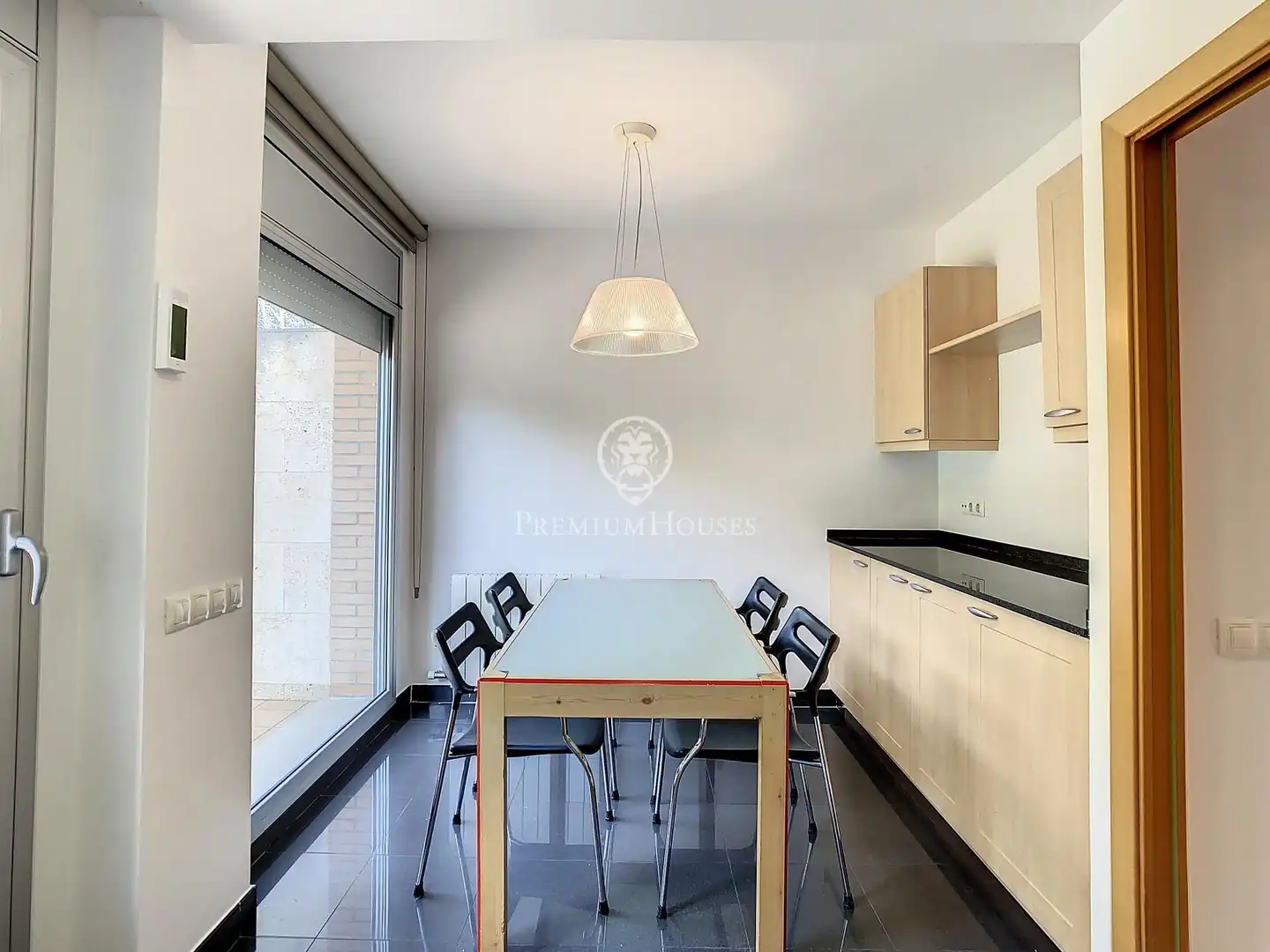 Comedor de Casa adosada en venta en Arenys de Munt con Aire acondicionado, Calefacción y Jardín privado