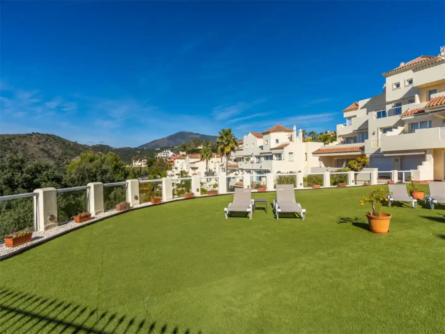 Exterior view of Flat for sale in Benahavís  with Air Conditioner, Terrace and Swimming Pool