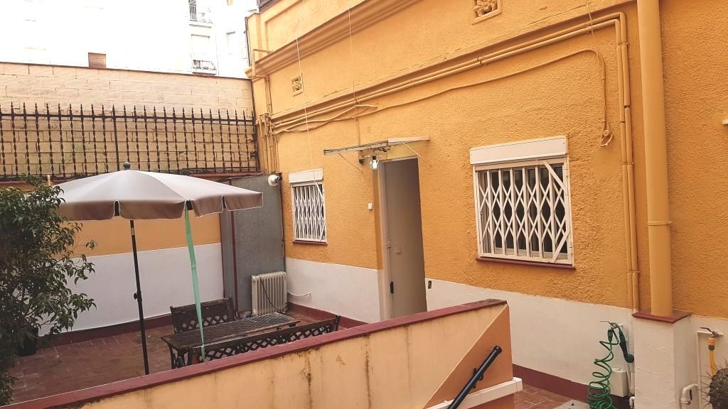 Exterior view of Flat for sale in  Barcelona Capital  with Air Conditioner, Heating and Terrace