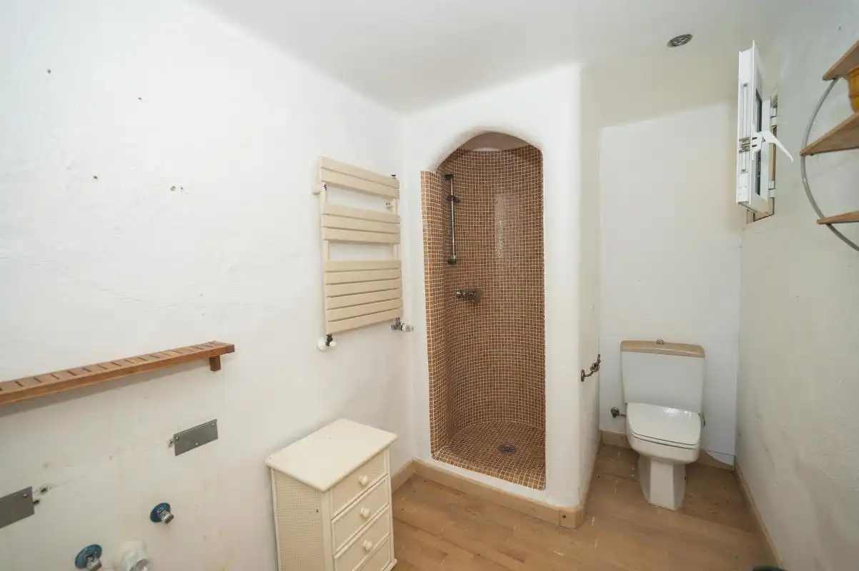 Bany de Casa o xalet en venda en Sant Josep de sa Talaia amb Calefacció, Jardí privat i Terrassa