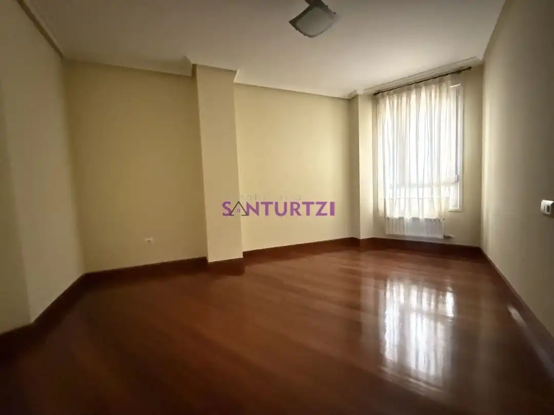 Schlafzimmer von Wohnung zum Verkauf in Santurtzi  mit Heizung