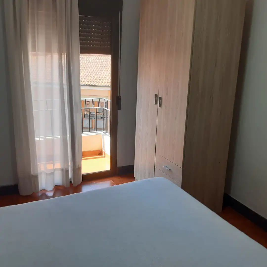 Habitación de Apartamento de alquiler en Teruel con Calefacción, Amueblado y Lavadora