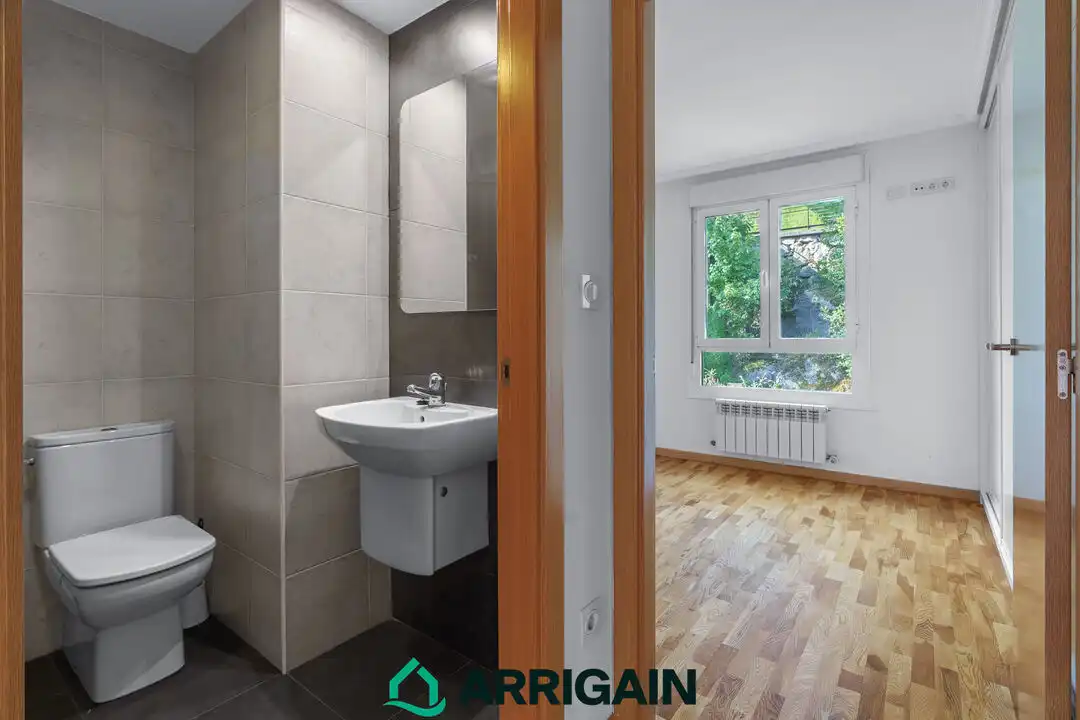 Baño de Piso en venta en Donostia - San Sebastián  con Calefacción, Terraza y Alarma