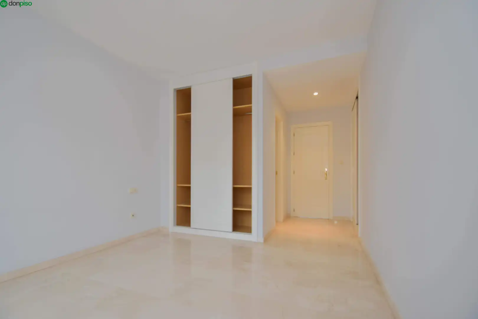 Bedroom of Attic for sale in Granada  with Heating, Private garden and Parquet flooring