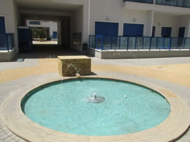 Piscina de Apartament en venda en Alicante / Alacant amb Aire condicionat, Calefacció i Jardí privat