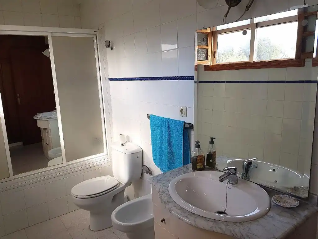 Bany de Casa o xalet en venda en Elche / Elx amb Jardí privat, Terrassa i Piscina
