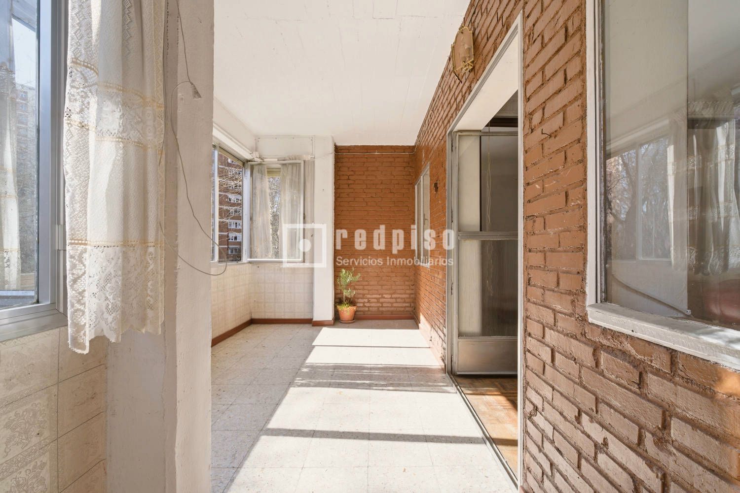 Vista exterior de Pis en venda en  Madrid Capital amb Calefacció, Parquet i Terrassa