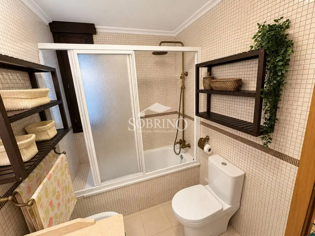 Badezimmer von Wohnung zum Verkauf in Llanes mit Parkett und Terrasse