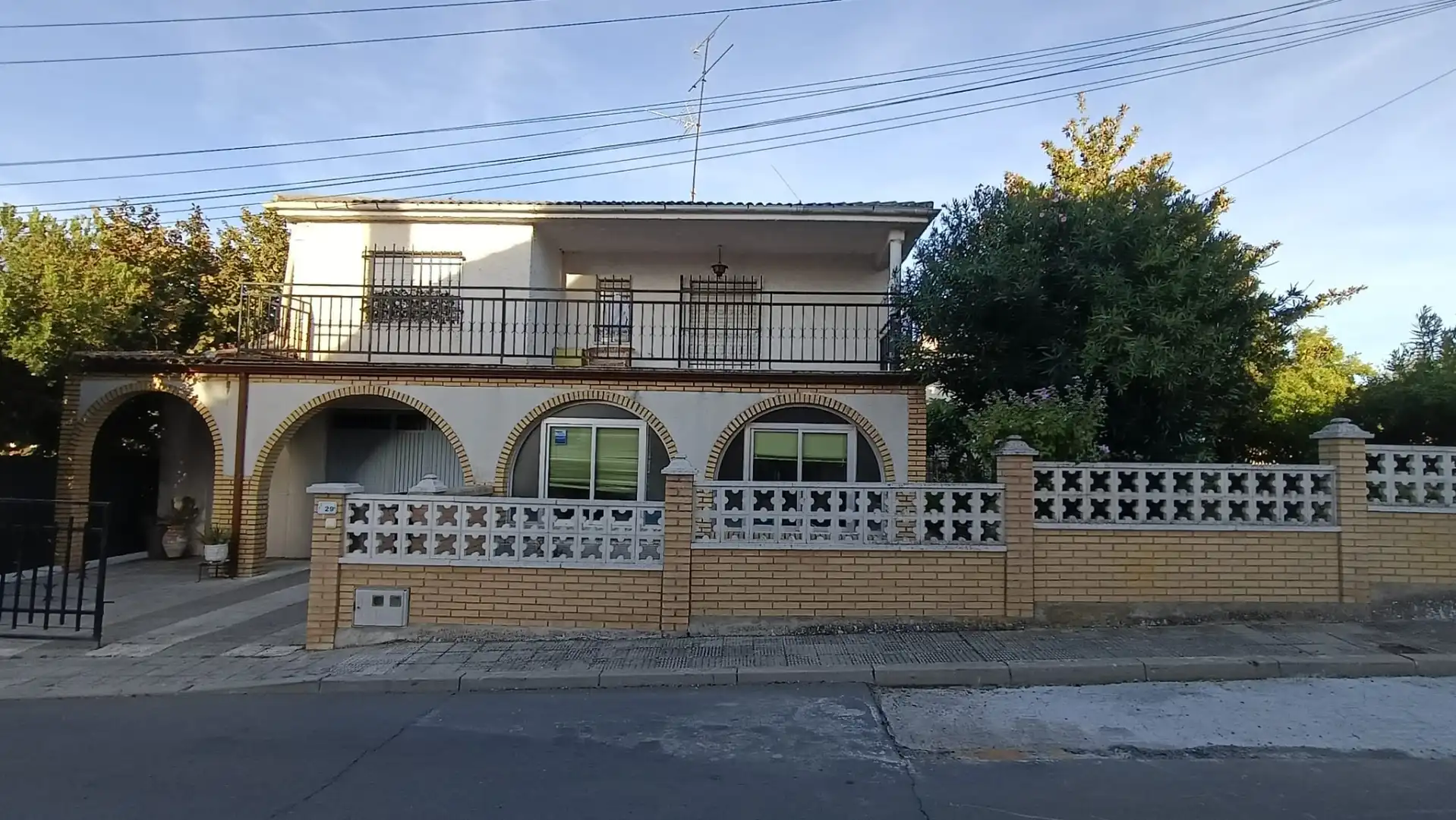 Detached house with terrace for sale in Calle Obispo Acuña