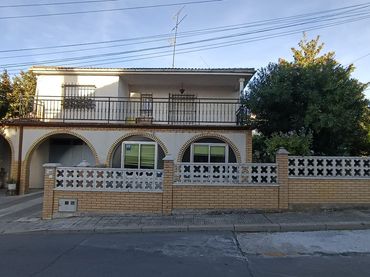 Villa con balcone in vendita a Calle Obispo Acuña