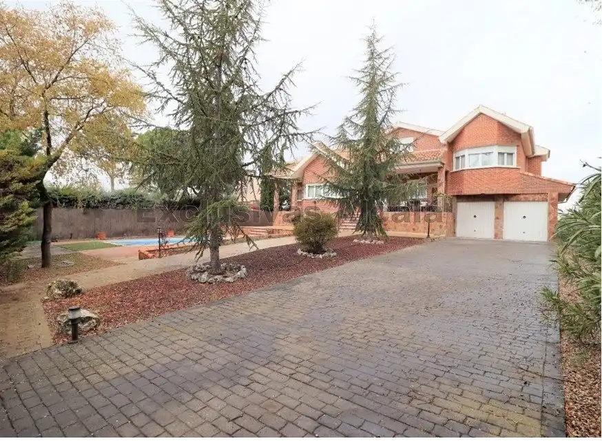 Vista exterior de Casa o chalet en venta en Villalbilla con Aire acondicionado, Calefacción y Jardín privado