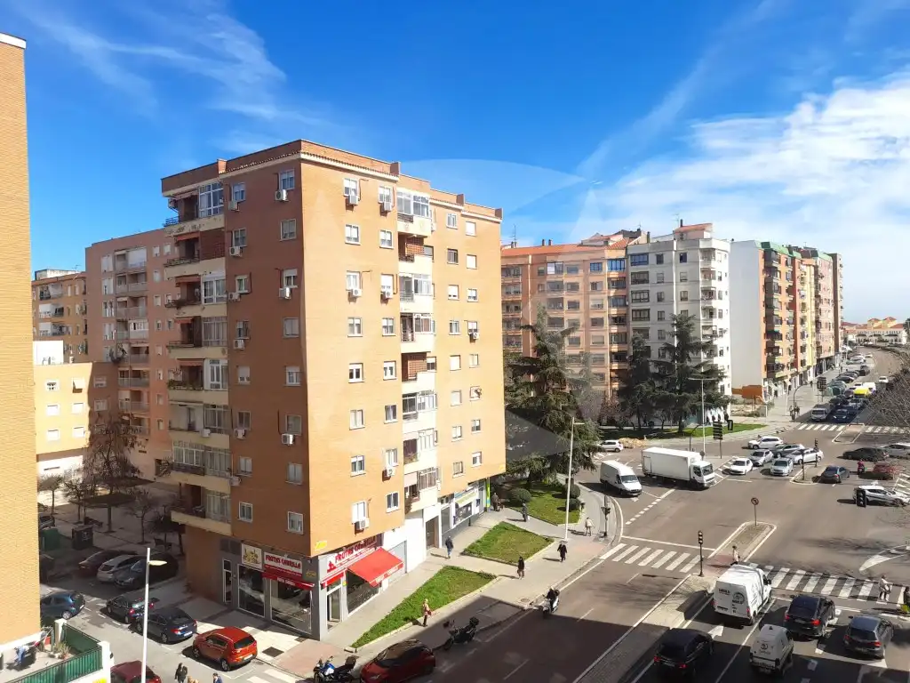 Oficina de lloguer a Avenida Juan Pereda Pila, Maria Auxiliadora - Barriada de Llera