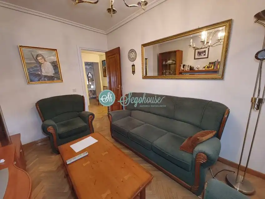 Sala de estar de Piso en venta en Segovia con Calefacción, Terraza y Trastero
