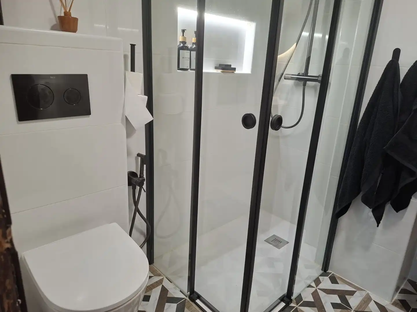 Bathroom of Flat for rent in Gijón   with Heating and Furnished