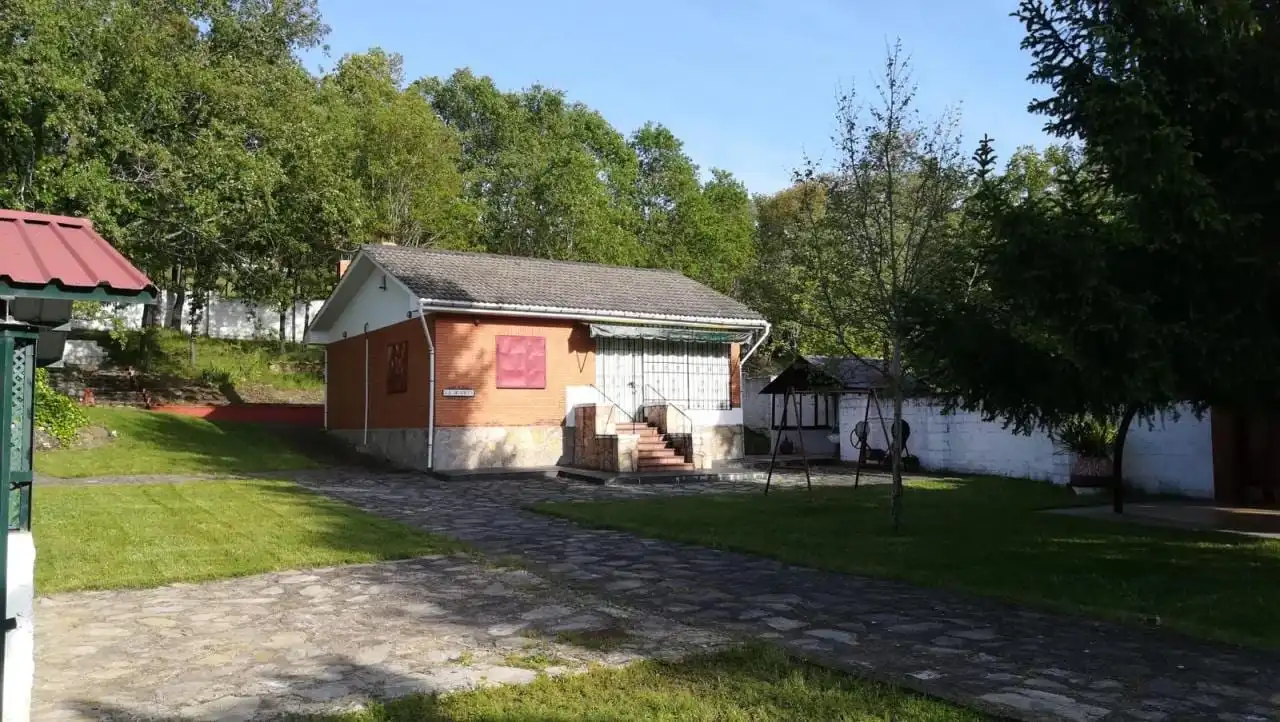 Vista exterior de Casa o xalet en venda en Cuadros amb Traster i Moblat