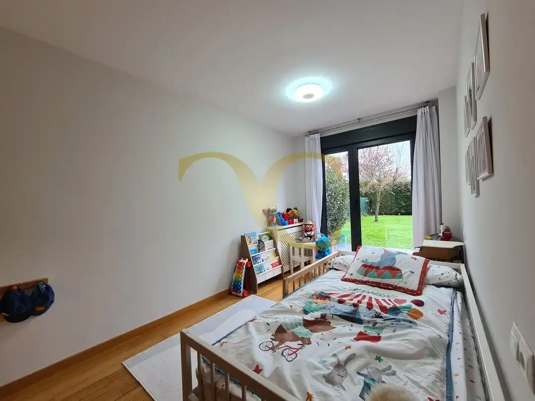 Schlafzimmer von Wohnung zum Verkauf in Oviedo  mit Heizung, Privatgarten und Terrasse
