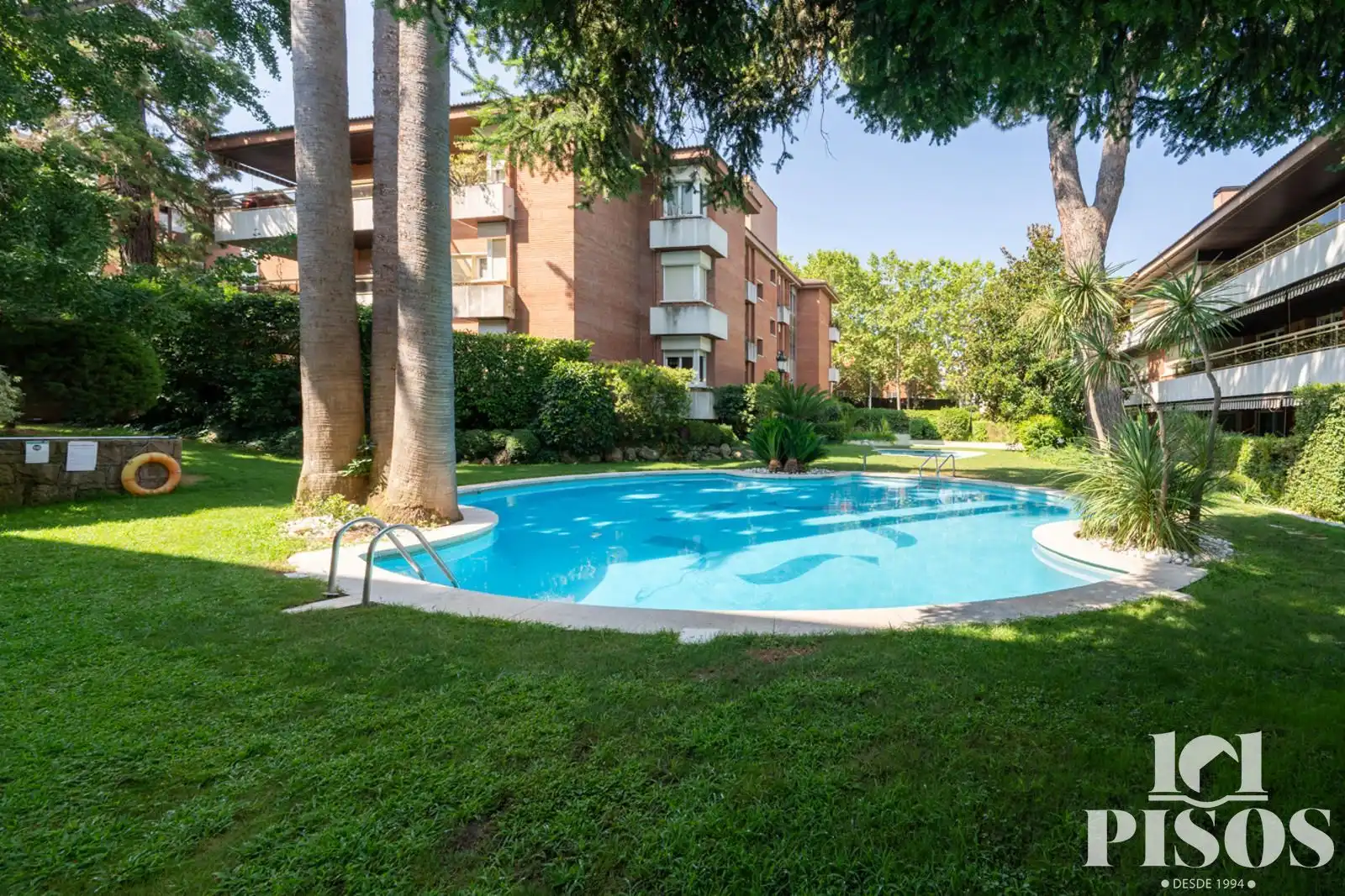 Swimming pool of Flat for sale in Sant Cugat del Vallès  with Air Conditioner, Heating and Private garden