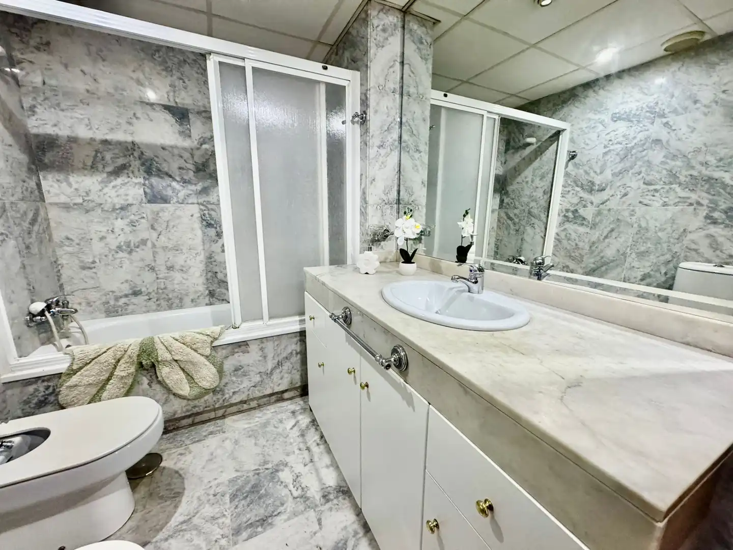 Bathroom of Attic for sale in Fuengirola  with Air Conditioner, Heating and Terrace