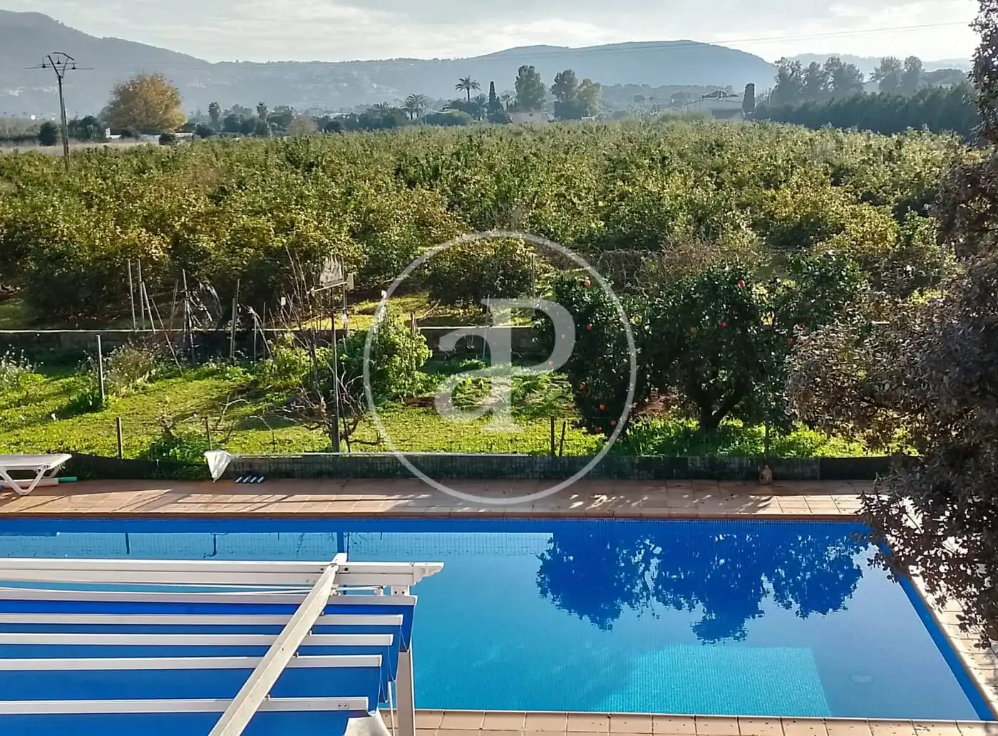Piscina de Finca rústica en venda en Dénia amb Aire condicionat, Calefacció i Jardí privat
