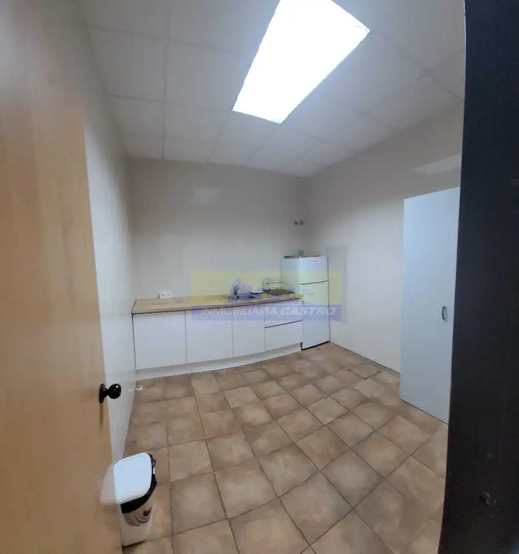 Cocina de Oficina de alquiler en Castro-Urdiales