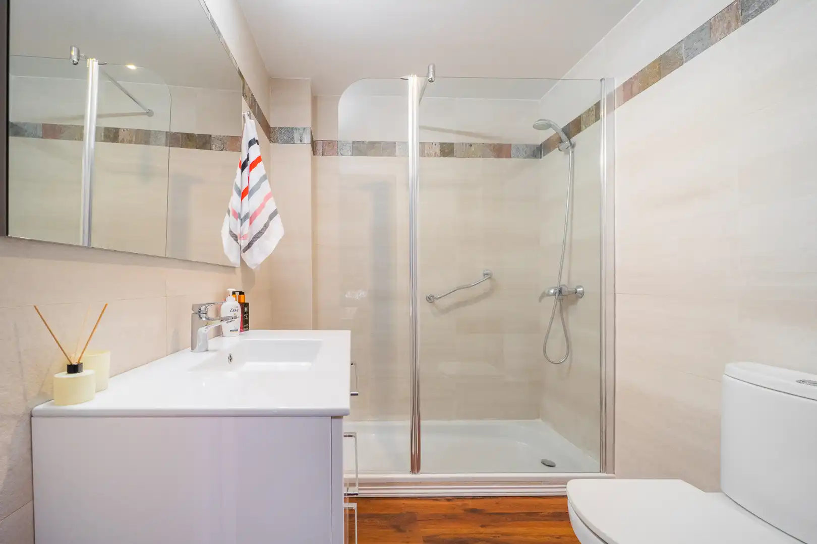 Baño de Casa adosada en venta en Las Rozas de Madrid con Aire acondicionado, Calefacción y Jardín privado