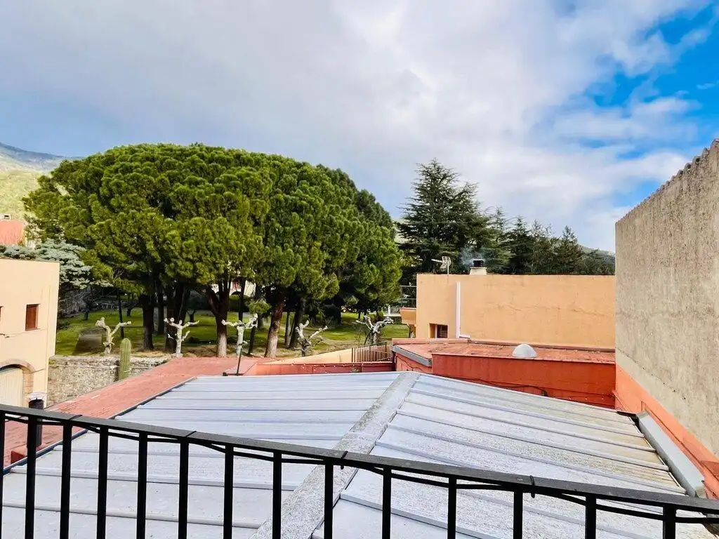 Vista exterior de Casa adosada en venda en Maçanet de Cabrenys amb Aire condicionat, Calefacció i Terrassa