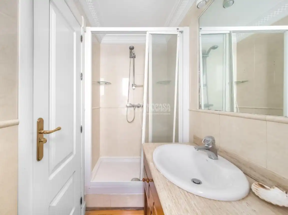 Baño de Piso de alquiler en Madrid con Aire acondicionado