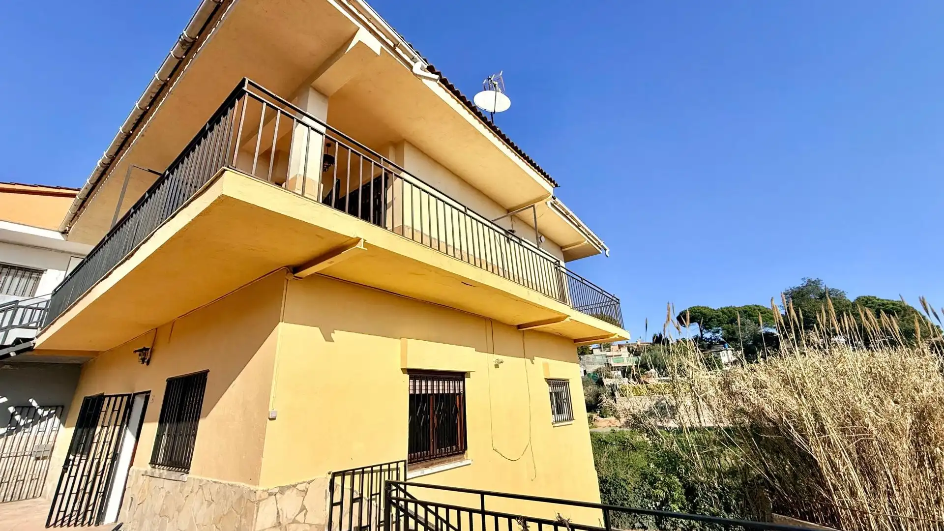 Vista exterior de Casa o chalet en venta en Maçanet de la Selva con Terraza, Piscina y Balcón