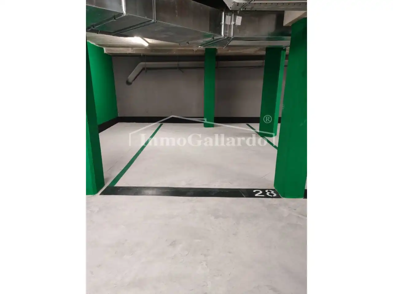 Parking de Dúplex en venta en Málaga con Terraza y Piscina comunitaria