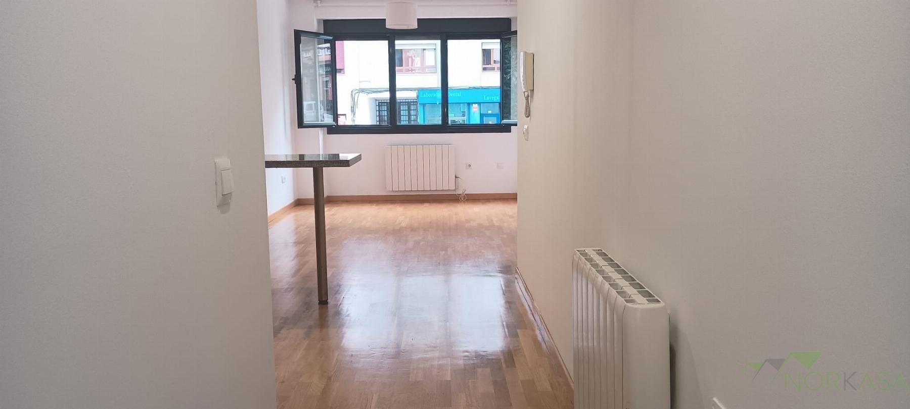 Dormitori de Estudi en venda en Oviedo  amb Calefacció, Parquet i Traster