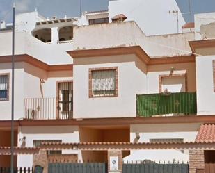 Exterior view of House or chalet for sale in Alcalá de Guadaira  with Terrace and Balcony