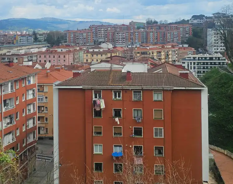 Vista exterior de Piso en venta en Bilbao  con Calefacción