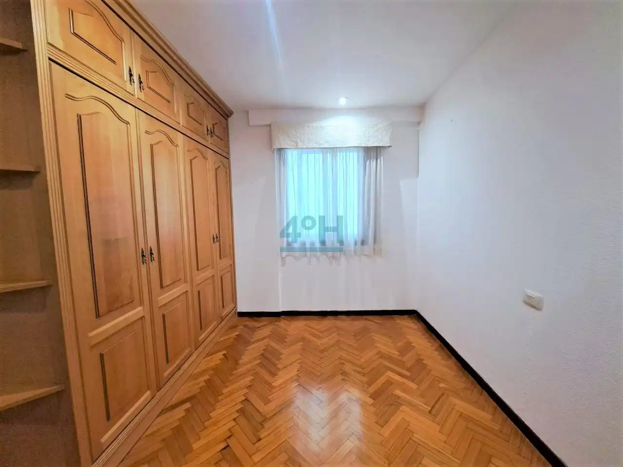 Dormitori de Apartament de lloguer en Barbadás amb Calefacció, Parquet i Traster