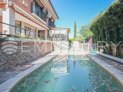 Vista exterior de Casa o xalet en venda en  Madrid Capital amb Terrassa, Piscina i Balcó