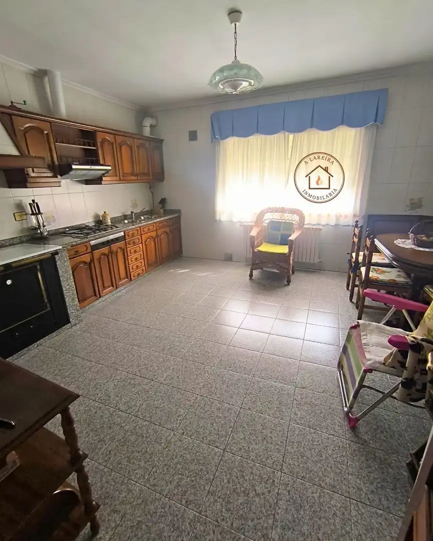 Cuina de Casa o xalet en venda en Pantón amb Calefacció, Jardí privat i Terrassa