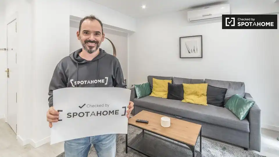 Exterior view of Flat for rent in Valencia  with Air Conditioner, Heating and Furnished