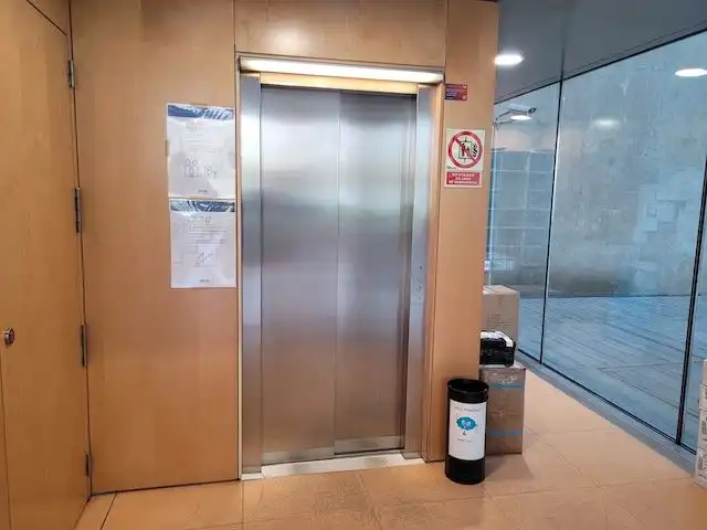 Büro zur Miete in Barcelona mit Klimaanlage, Heizung und Terrasse