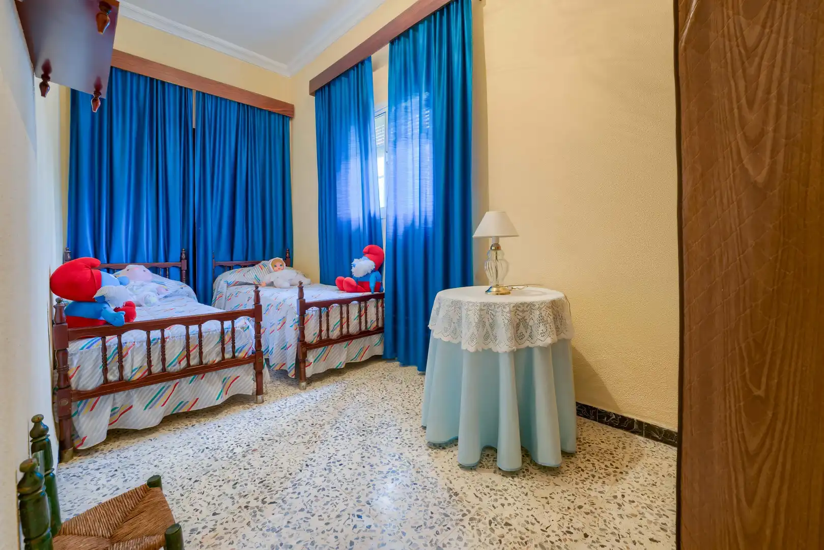 Dormitori de Casa o xalet en venda en Carmona amb Jardí privat, Terrassa i Piscina
