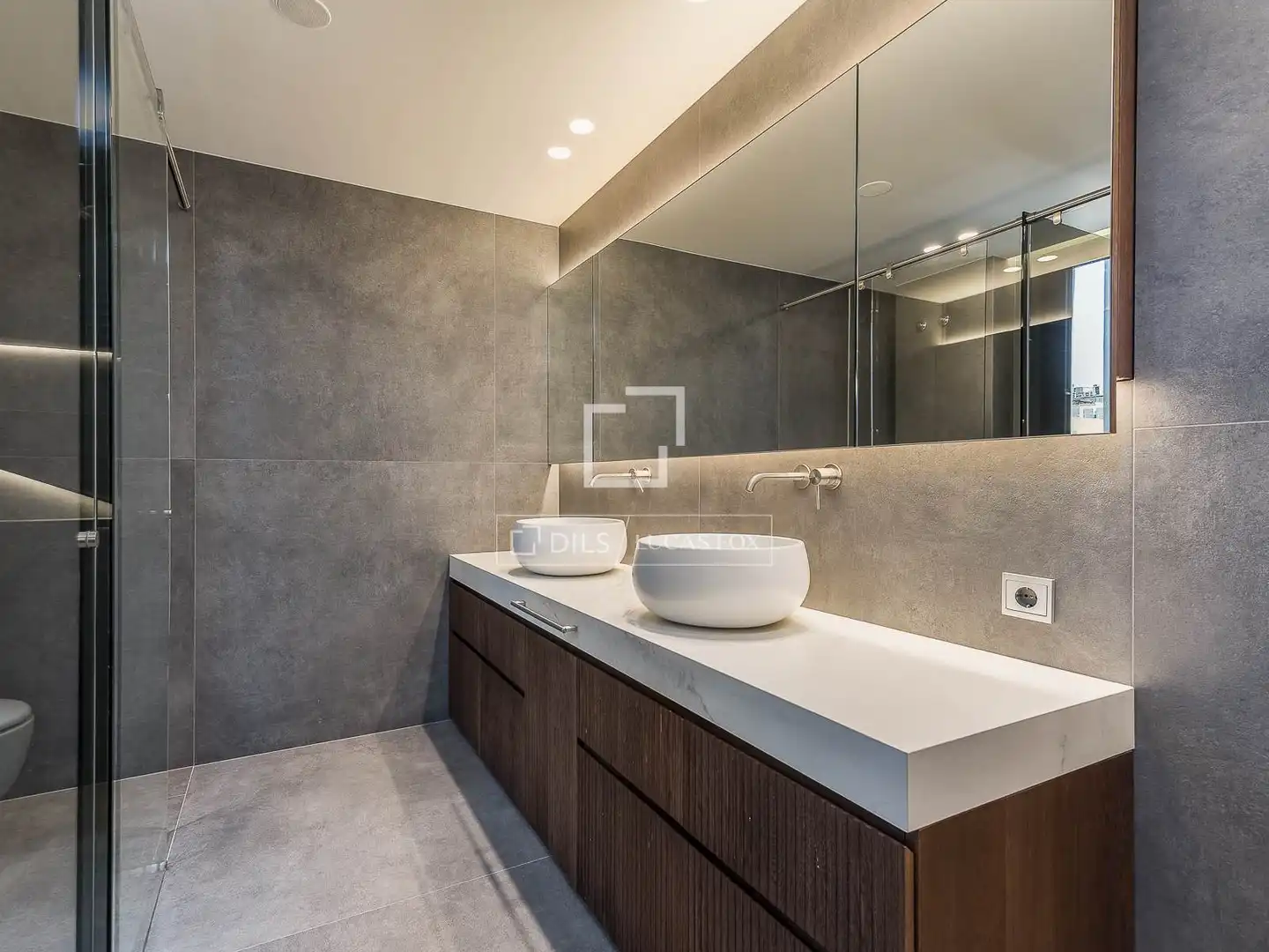 Baño de Ático en venta en Barcelona con Aire acondicionado, Calefacción y Jardín privado