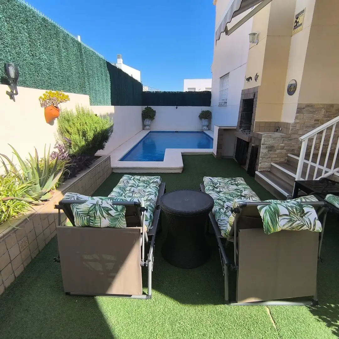 Villa avec piscine à vendre à Vía Po Polígono 7