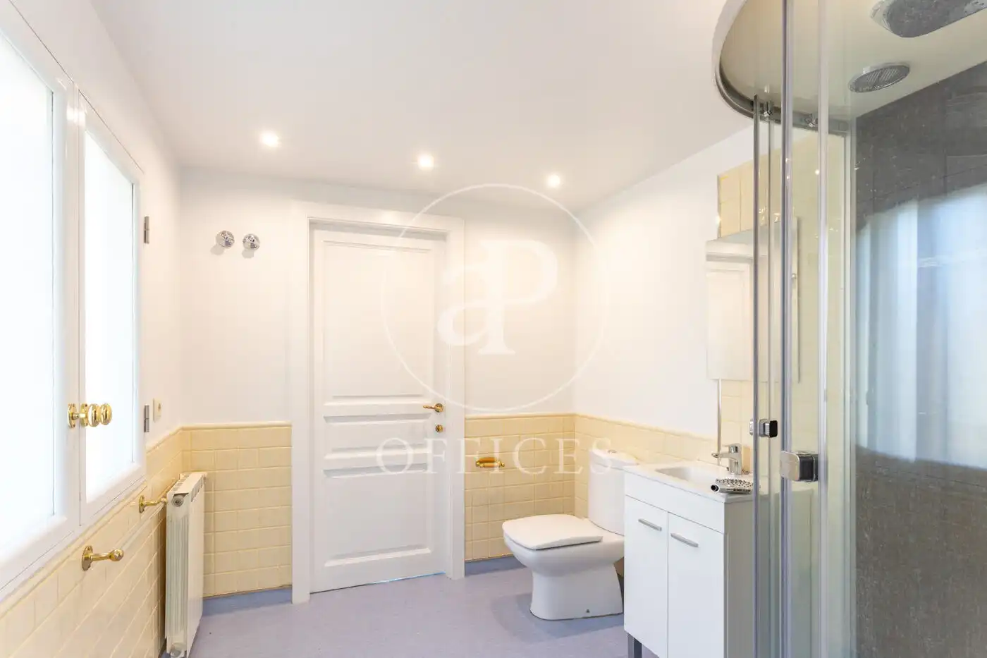 Badezimmer von Büro zur Miete in Barcelona mit Heizung