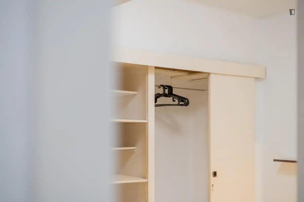 Dormitori de Apartament per a compartir en  Valencia Capital amb Moblat, Microones i Internet