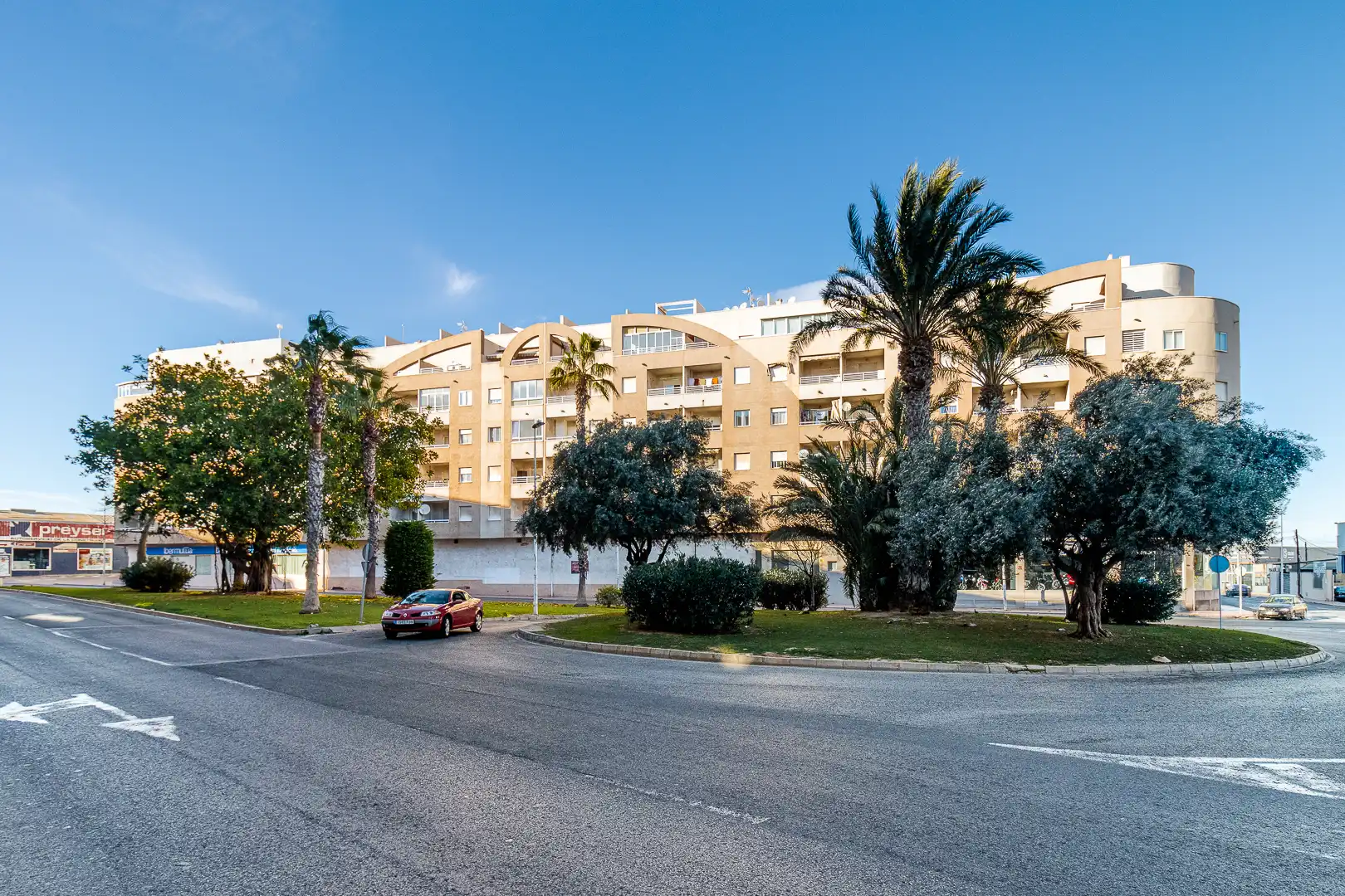 Vista exterior de Pis en venda en Torrevieja amb Terrassa, Moblat i Piscina comunitària