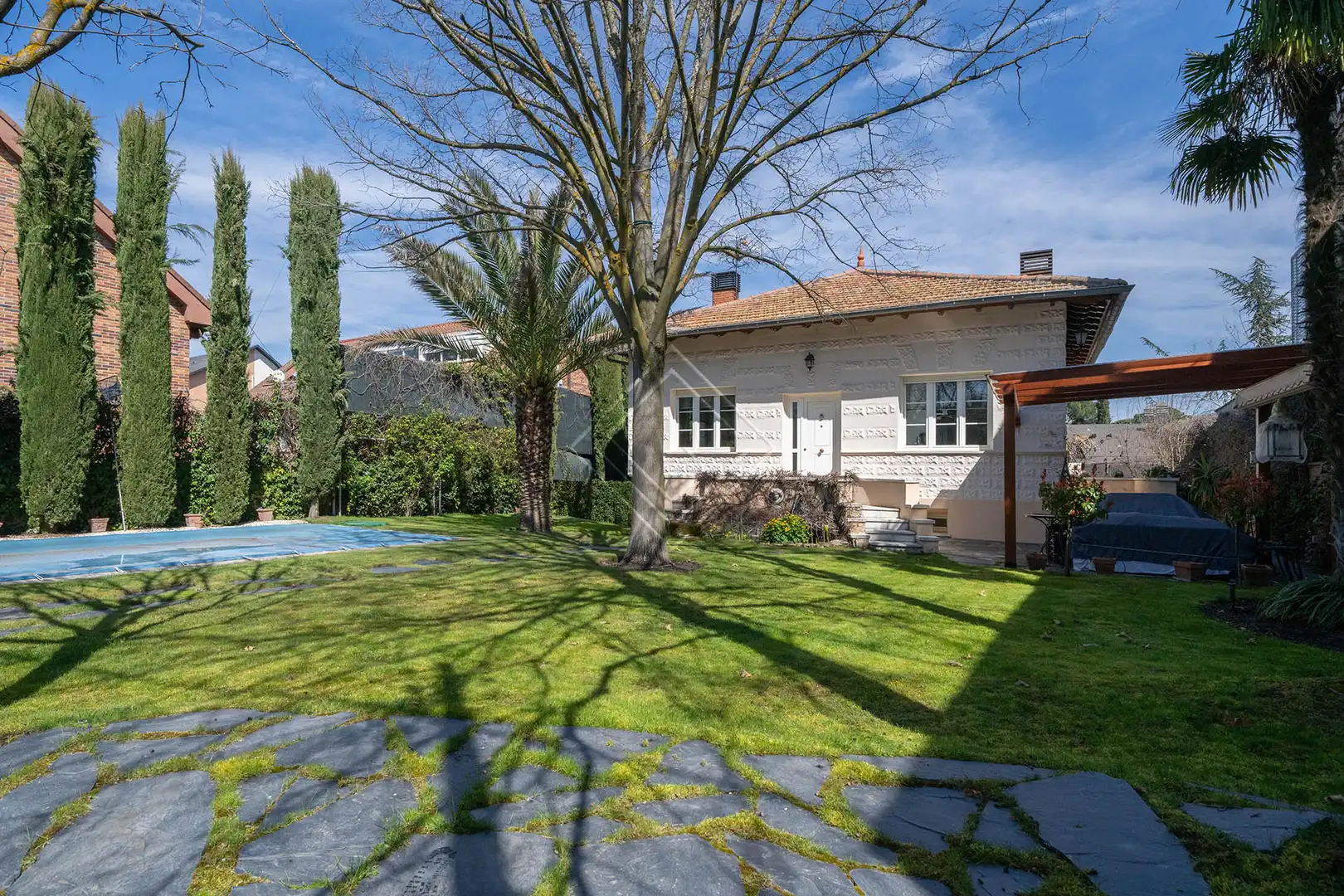 Vista exterior de Casa o xalet en venda en Madrid amb Aire condicionat, Calefacció i Jardí privat