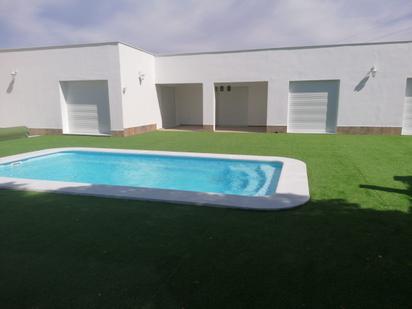 Piscina de Casa o xalet en venda en Conil de la Frontera amb Terrassa