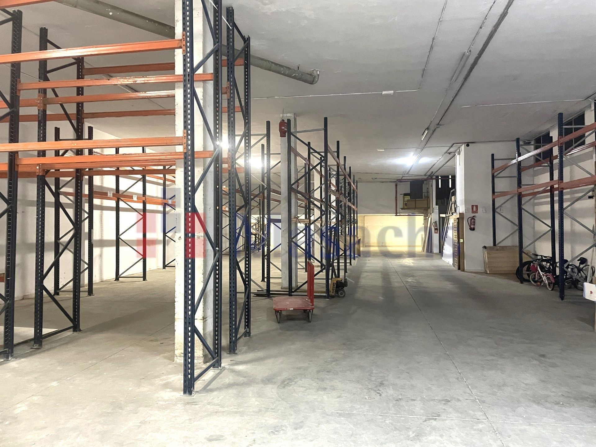 Nau industrial de lloguer en Terrassa