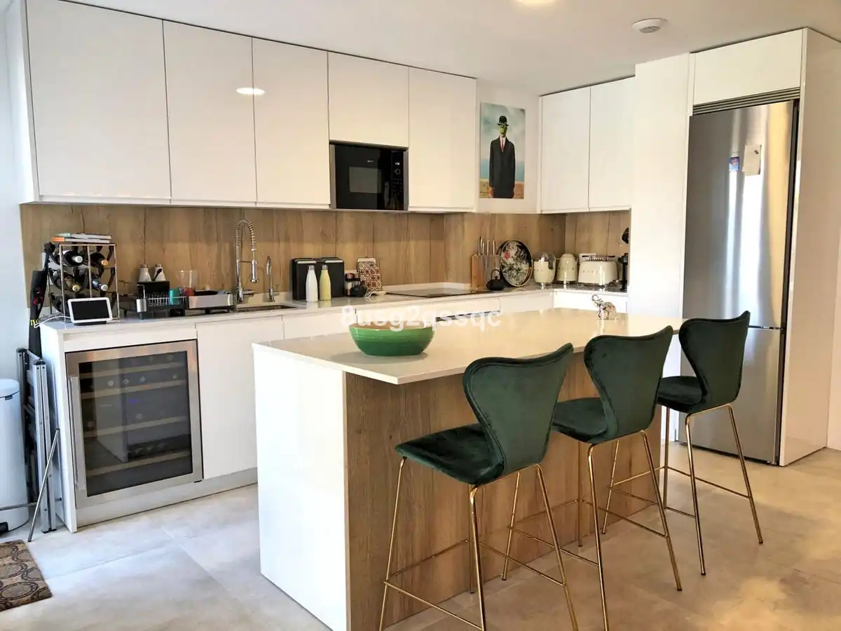 Cuina de Apartament en venda en Estepona amb Aire condicionat, Terrassa i Moblat