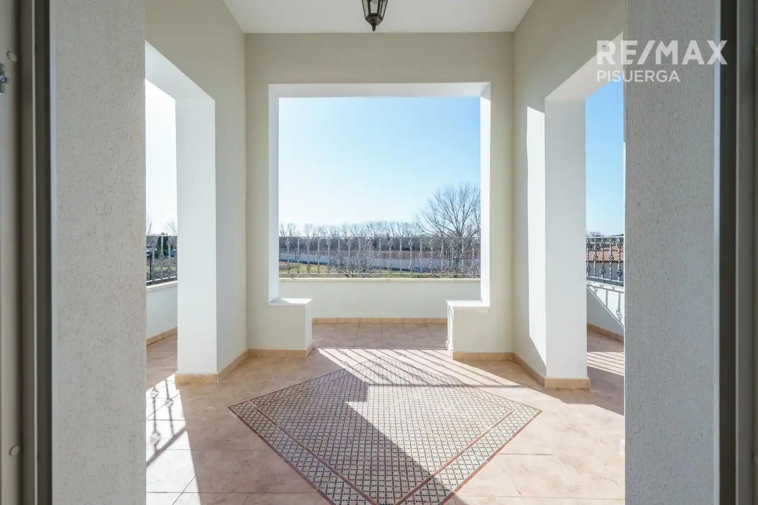 Terrassa de Casa o xalet en venda en Laguna de Duero amb Calefacció, Jardí privat i Terrassa