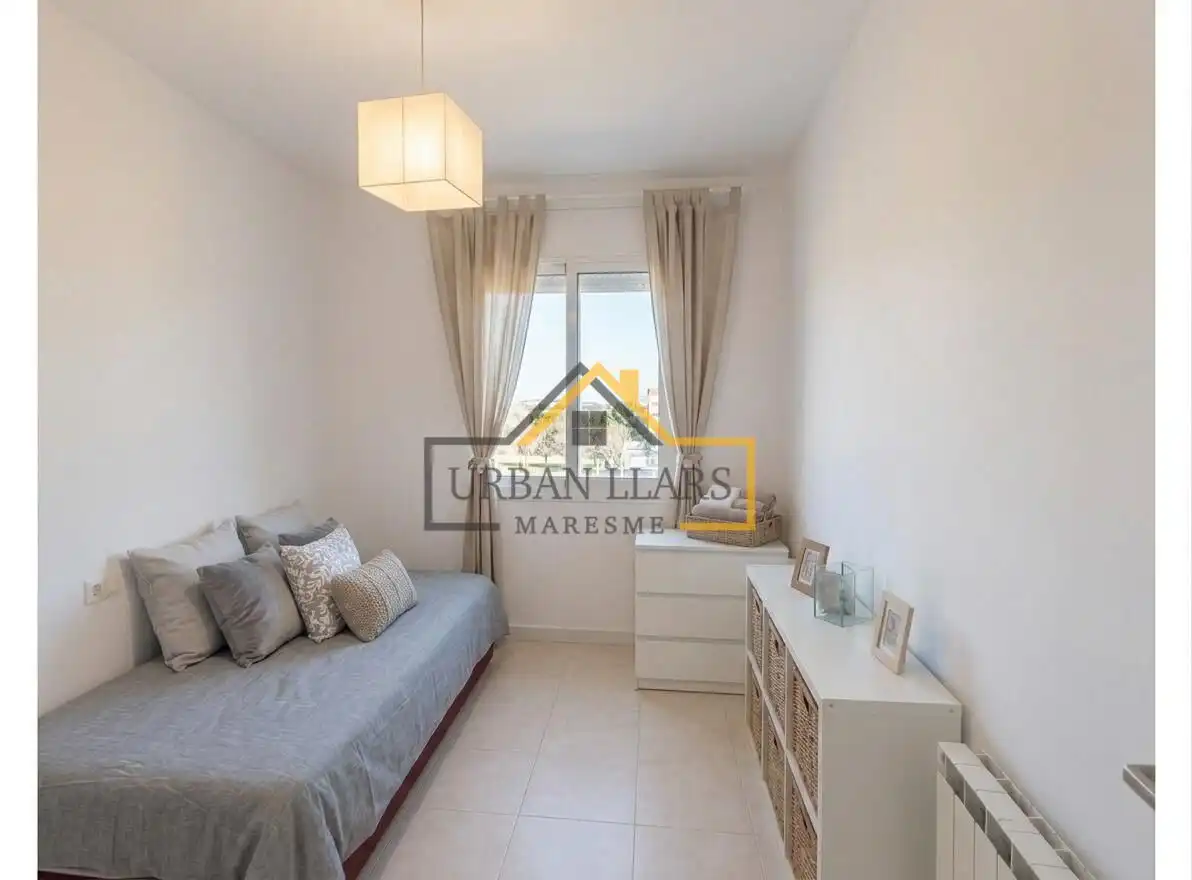 Habitación de Casa adosada en venta en La Roca del Vallès con Aire acondicionado, Calefacción y Terraza